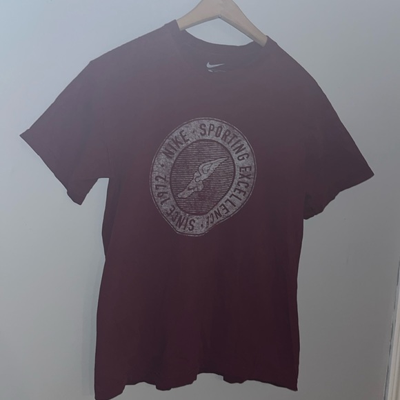 Nike Sporting Excellence Since 1972 Maroon / Burgundy Loose Fit 100% Cotton T - Picture 2 of 5
